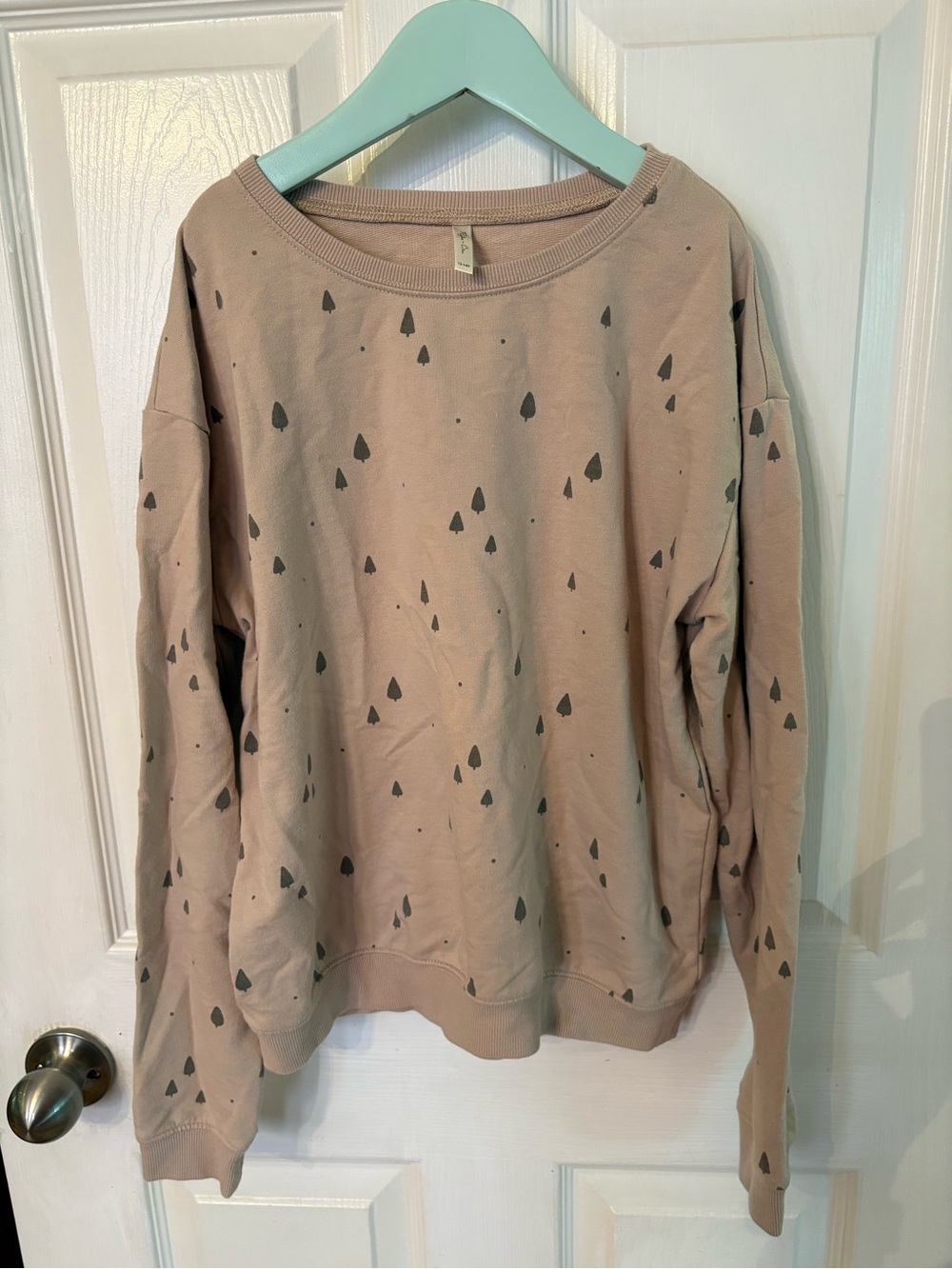 NWOT Rylee + Cru Girl’s Taupe Pullover Sweatshirt with evergreen Print